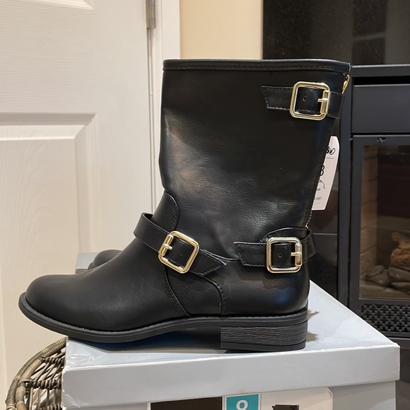 Never Worn! Mossimo Boots - Picture 3 of 6